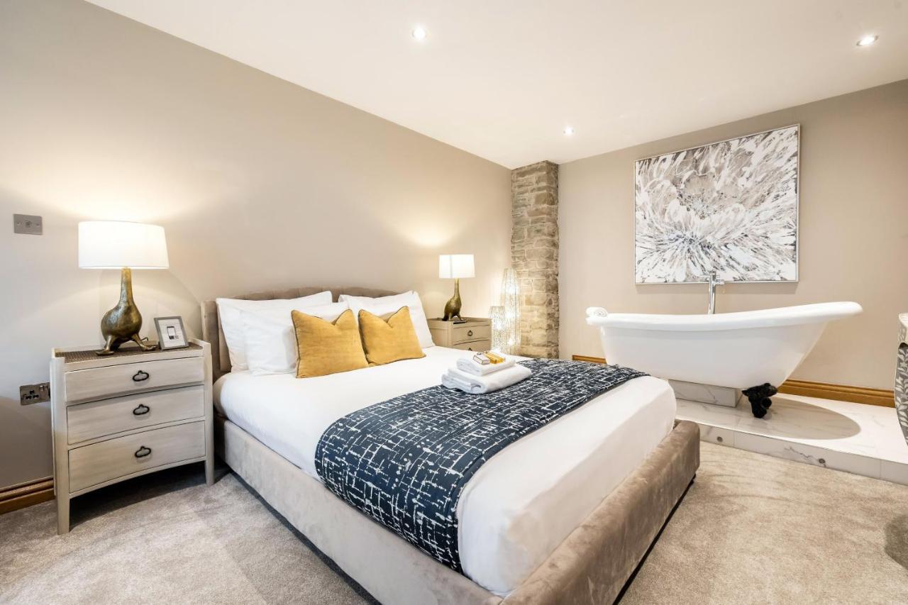 Lanelay Hall Hotel & Spa Hensol Luaran gambar The bedroom of a two-bedroom apartment at The Old Post Office