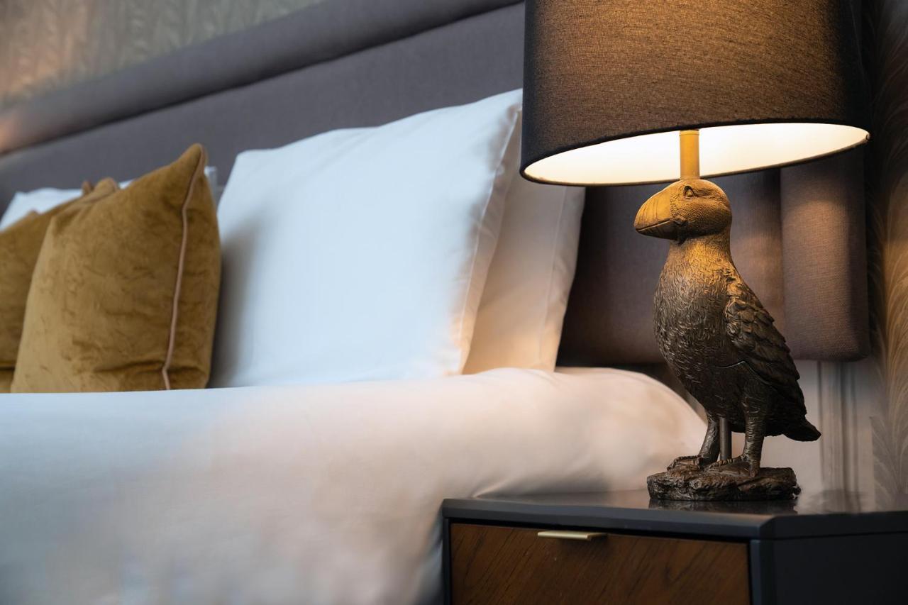 Lanelay Hall Hotel & Spa Hensol Luaran gambar The Eagle Lamp