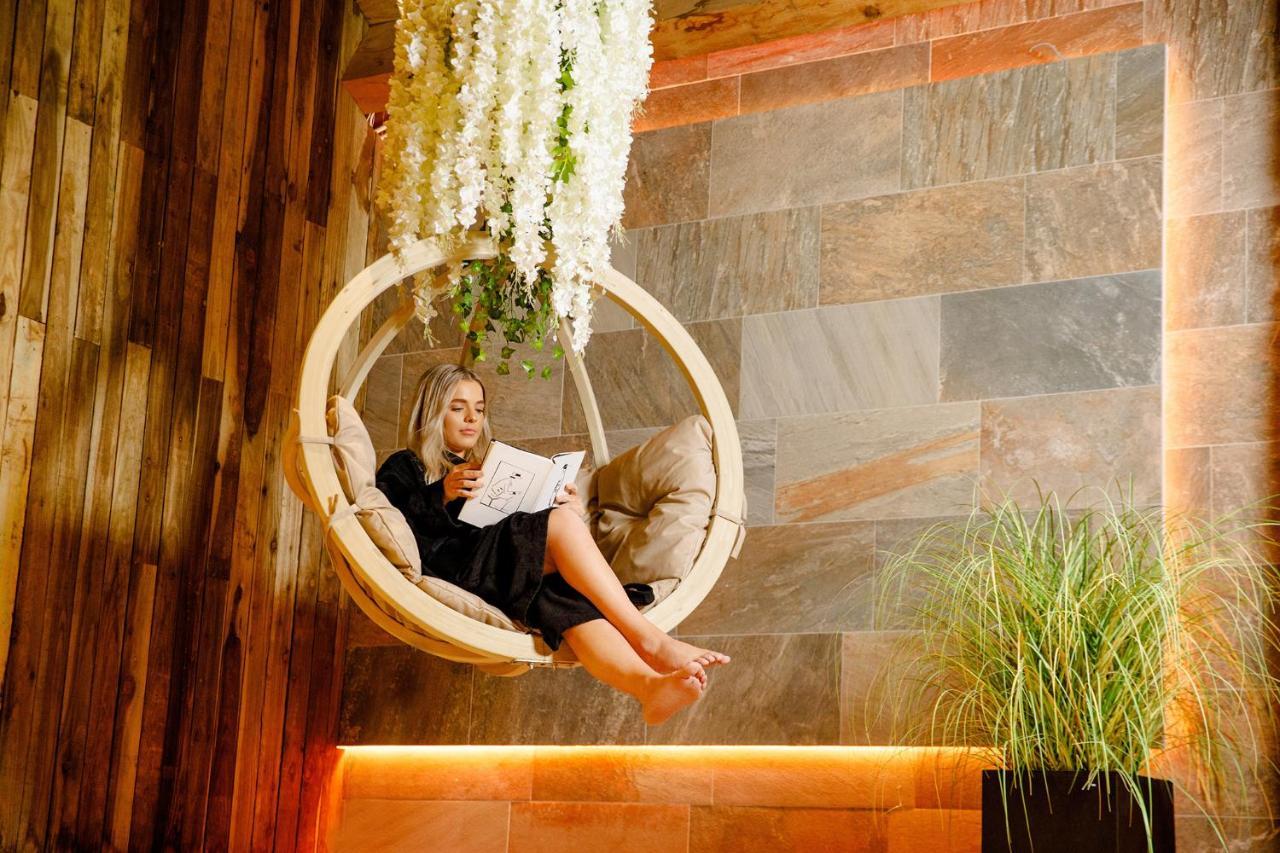 Lanelay Hall Hotel & Spa Hensol Luaran gambar A woman relaxing in a spa