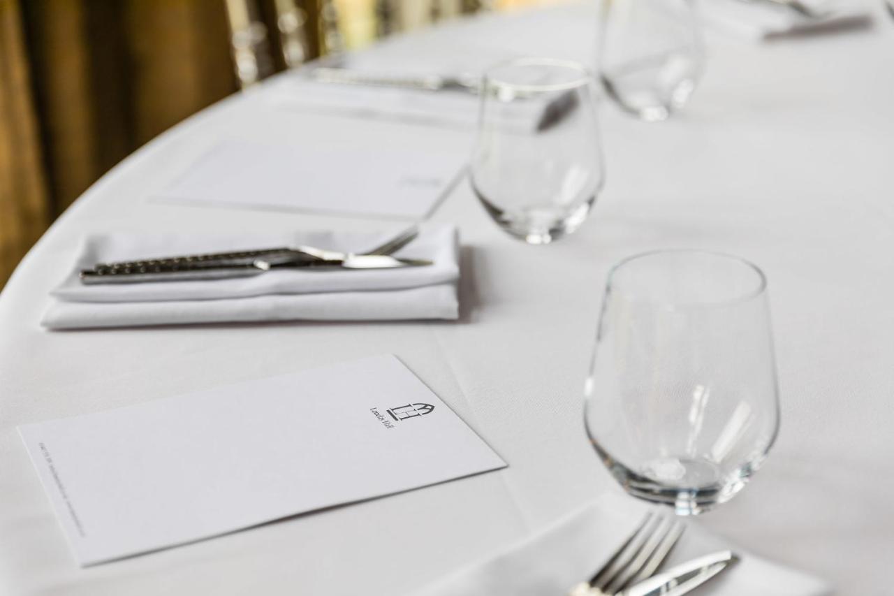 Lanelay Hall Hotel & Spa Hensol Luaran gambar A table at the restaurant