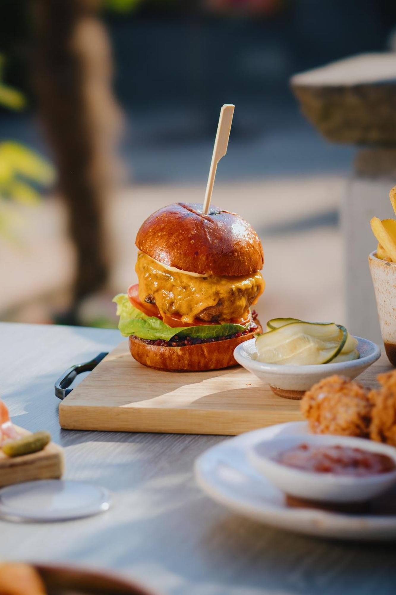 Lanelay Hall Hotel & Spa Hensol Luaran gambar A cheeseburger