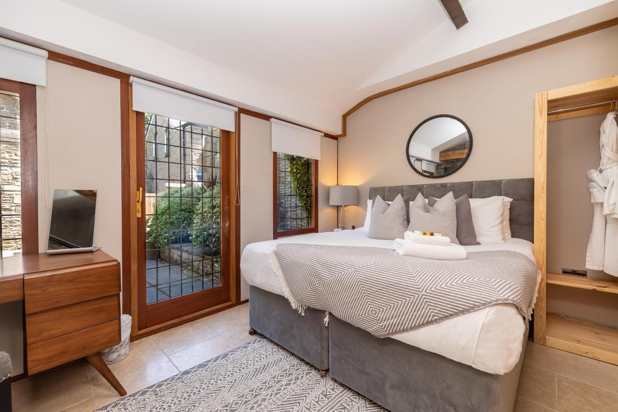Lanelay Hall Hotel & Spa Hensol Bilik gambar A bedroom at the hotel