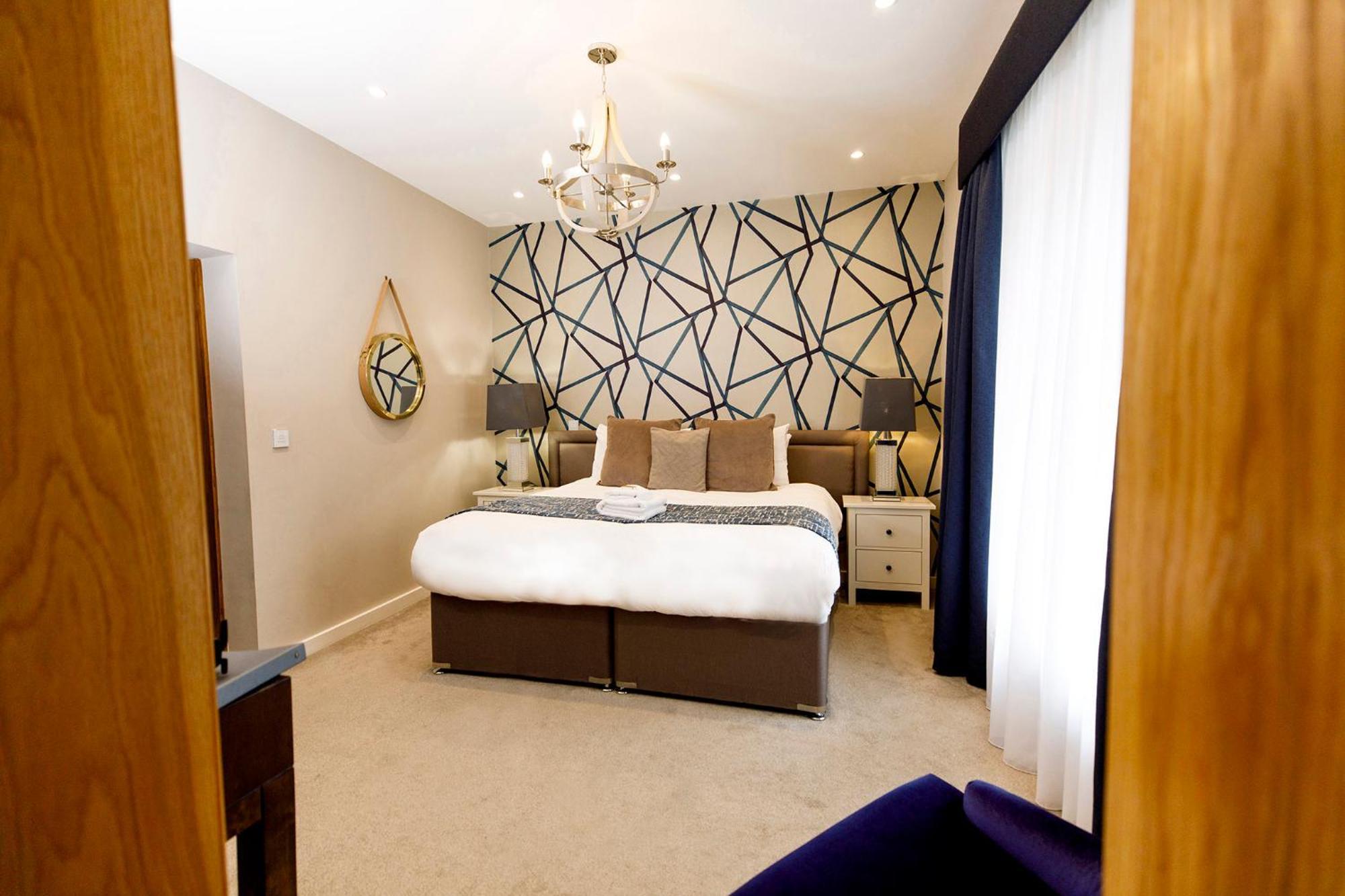 Lanelay Hall Hotel & Spa Hensol Bilik gambar A bedroom at the hotel